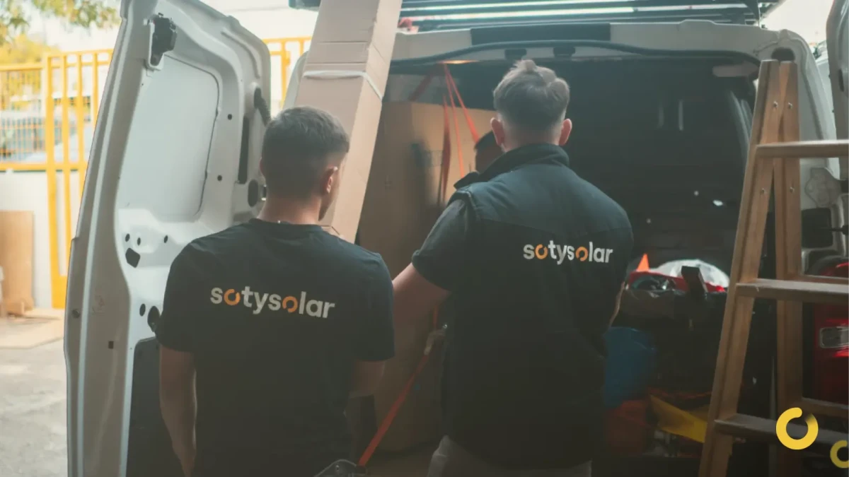 É melhor contratar uma instalação solar com uma empresa especializada ou com o meu comercializador de energia atual?